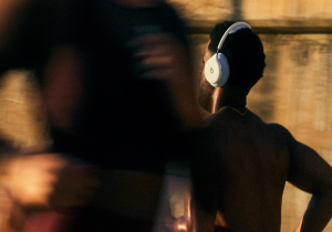 Beats 360 İncelendi: Pedleri Değişen, Spor Salonuna da Giden Kulaklık