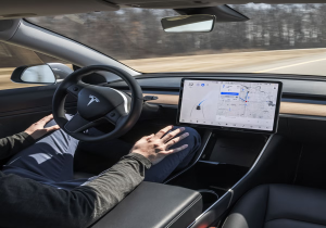 Tesla Avrupa'da 'Full Self-Driving' Adını Bıraktı: Yeni İsim 'Tesla Assisted Driving'