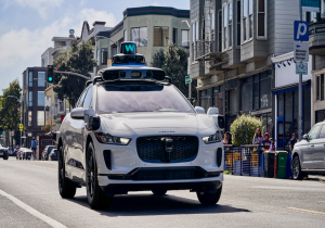 Waymo'nun Yeni Hedef Kitlesi Gençler: Robotaksiler 13 Yaşından İtibaren Kullanılabilecek